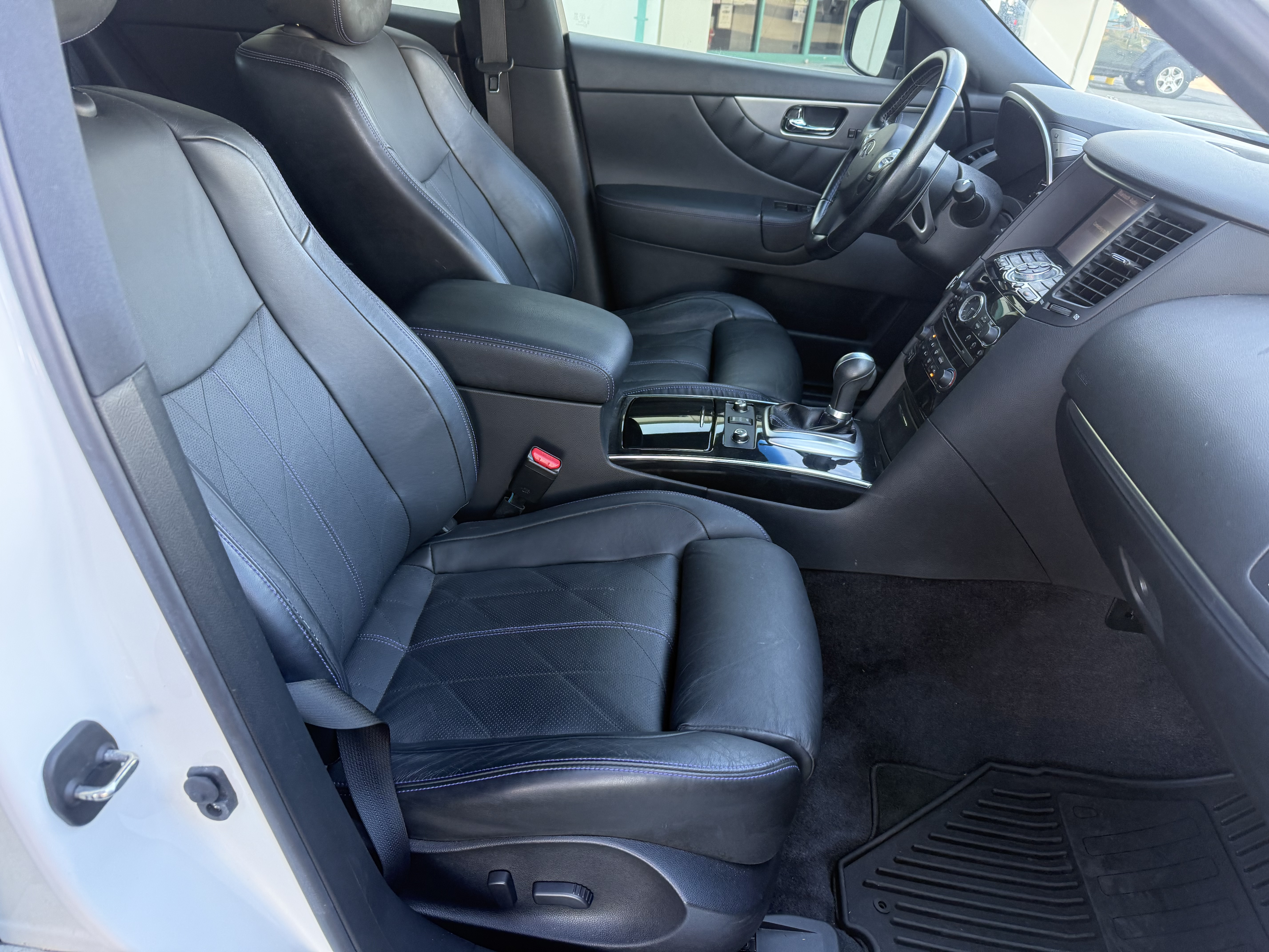 2016 INFINITI QX70
