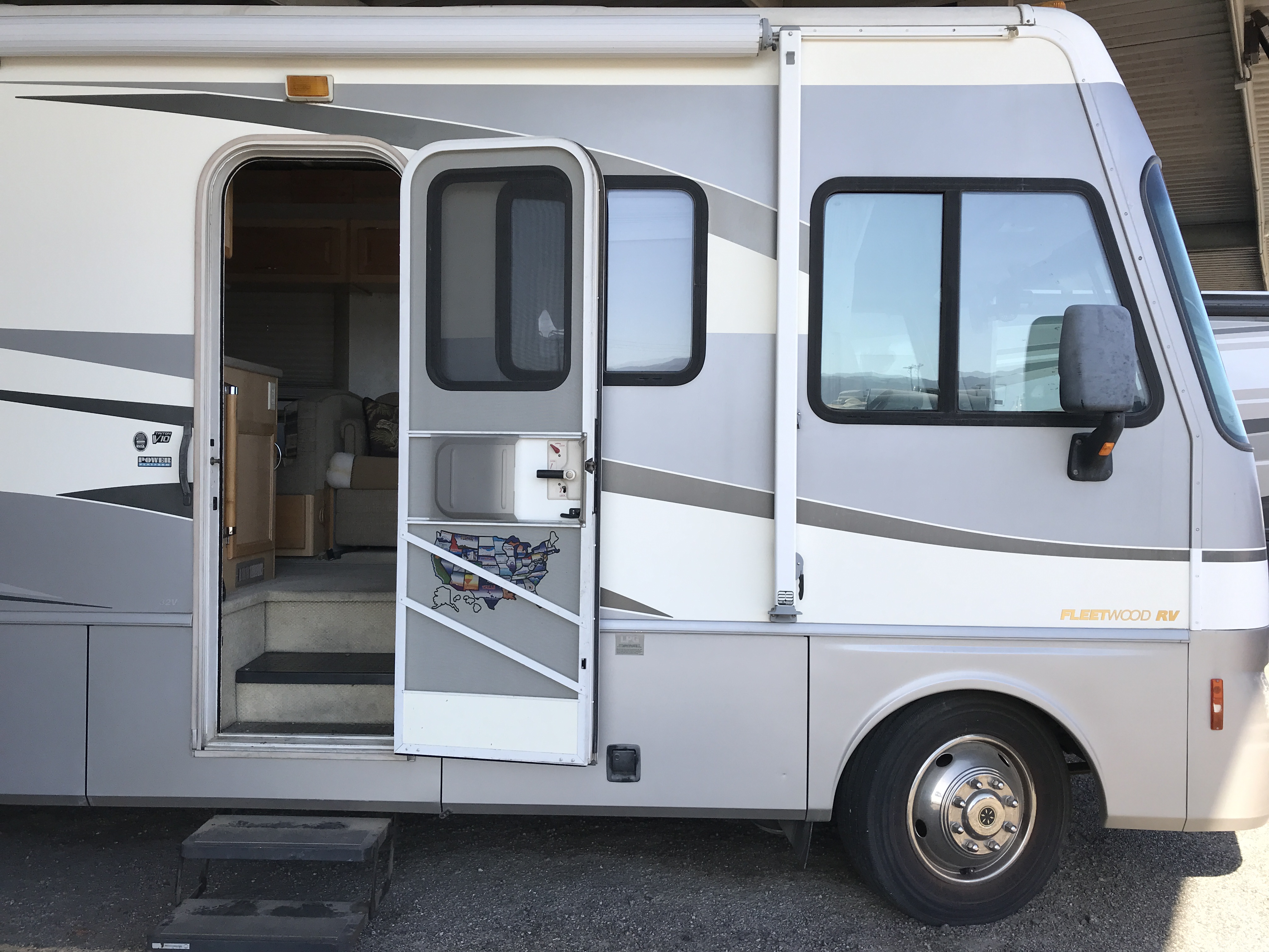 2002 Fleetwood Southwind 32VS w/2 slides