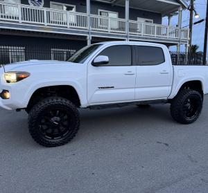 2016 Toyota Tacoma image 2