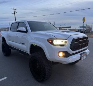 2016 Toyota Tacoma image 1